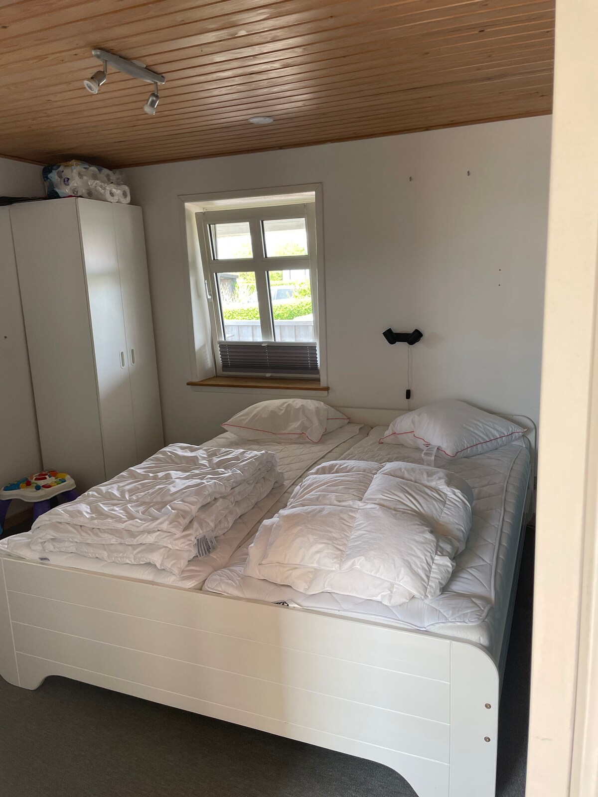 Ორადგილიანი საწოლი არის 4 პირველი სართული