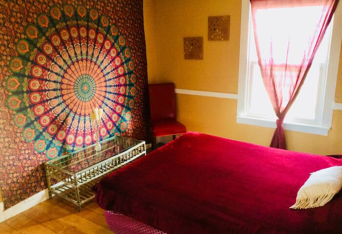 SUNRISE SPACIOUS ROOM in VintageFarmHouse 1/3