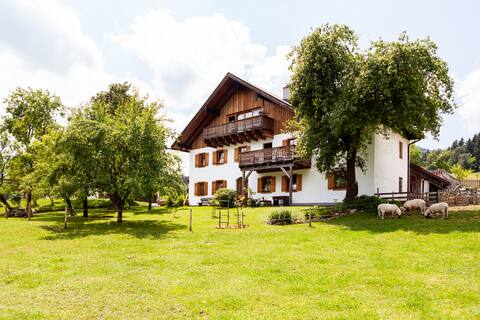 Madlingerhof apartment in Unterach am Attersee