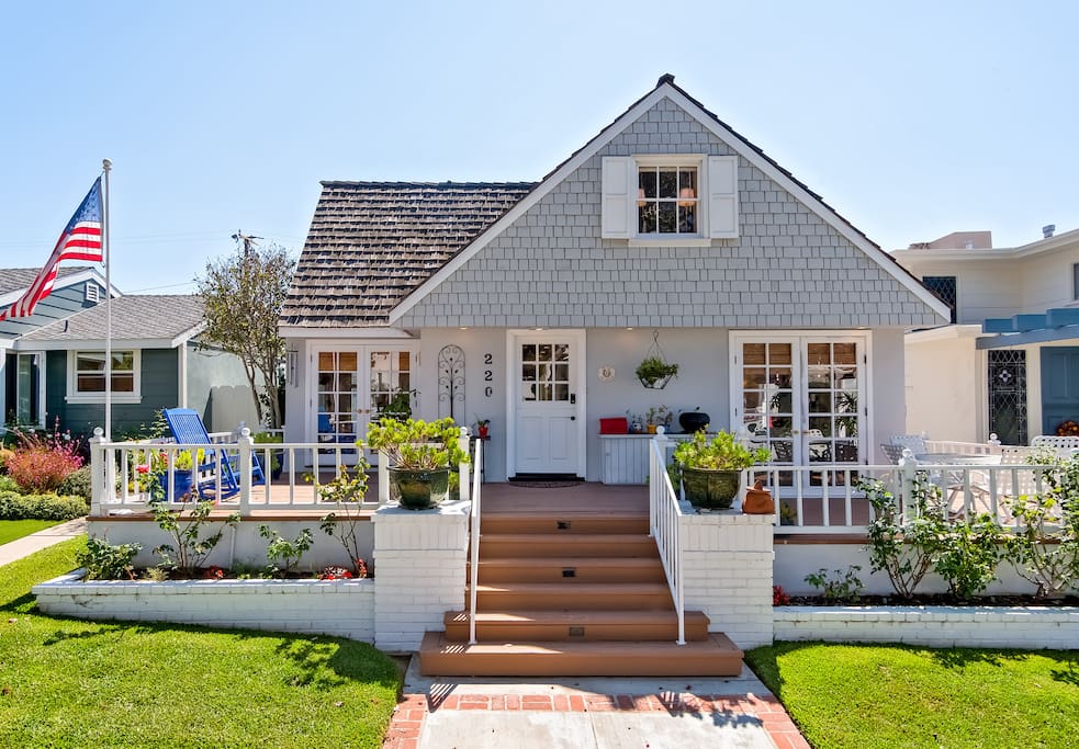 Welcome to Jasmine by the Sea, a charming coastal cottage in Corona Del Mar