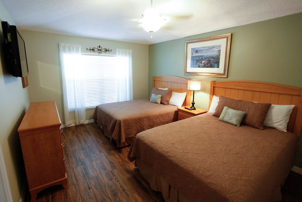 Bedroom 1 - 2 Queen Beds