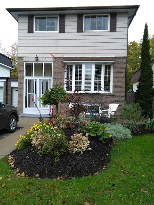 Lovely neighbourhood. Safe friendly,
and quiet.