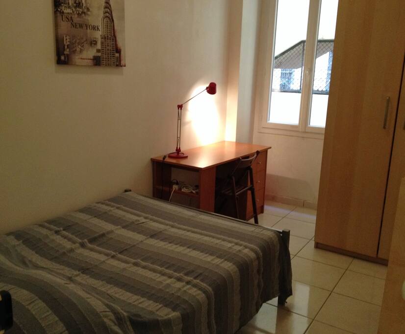 1ère ch. lit 2 pers., First bedroom double bed