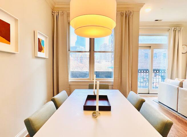 Spacious Downtown 3BR with Free Parking gallery image 3