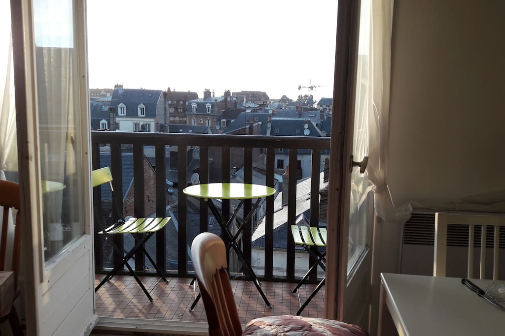 balcon au dessus des toits