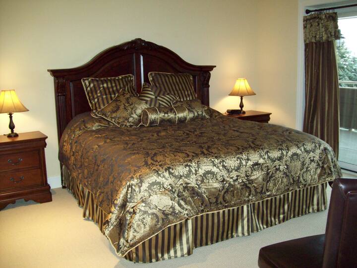 Luxury Condo, East Bay, Traverse City Apartments for Rent in Traverse