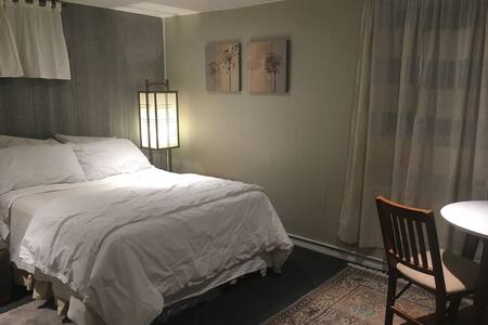 Rm #2 Btwn Denver/Boulder, ONE GUEST, 420 outside