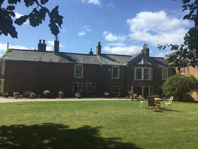 Double room in beautiful old listed house
