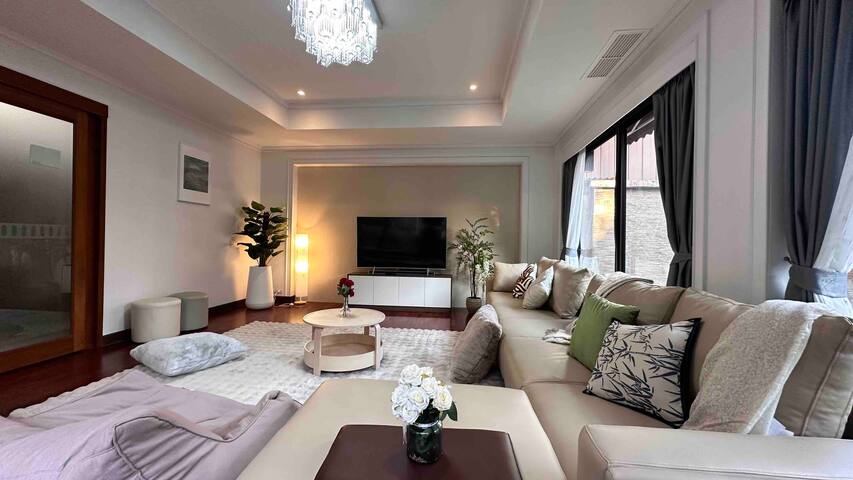 富人区铜锣Thonglor 25巷独立花园泳池别墅6个房4卫。 gallery image 2