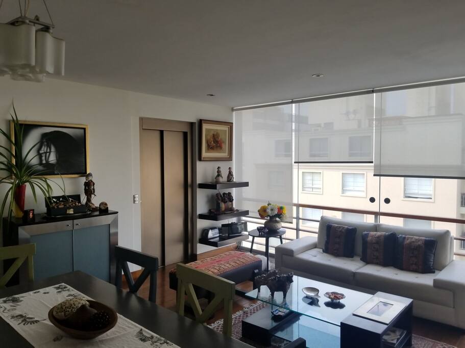 Sala Comedor con ascensor directo - Living and dining room with direct elevator entrance