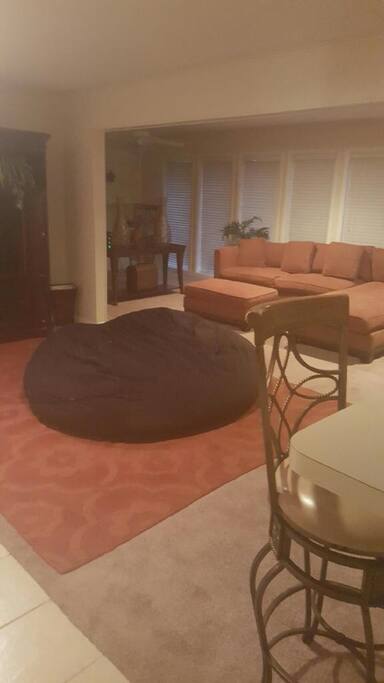 Huge den awesome for entertaining!