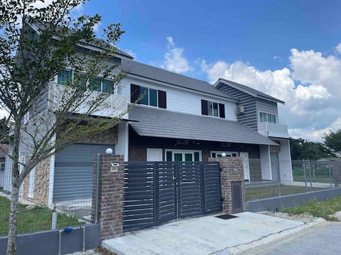 Ontok - Ontok Residence | Entire House | Sleeps 16