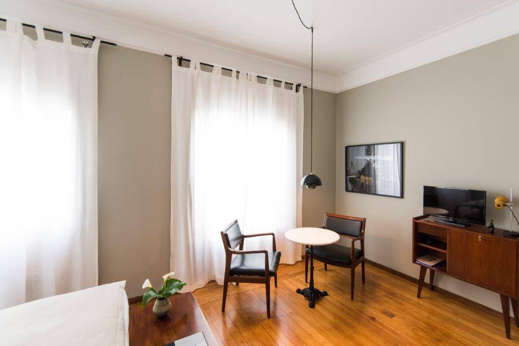 Suite , table, tv
