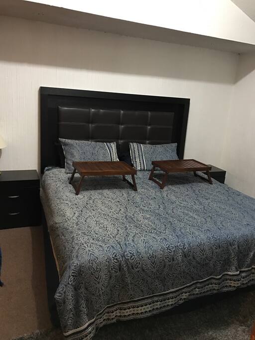 MUEBLES DESAYUNADORES PARA CAMA
