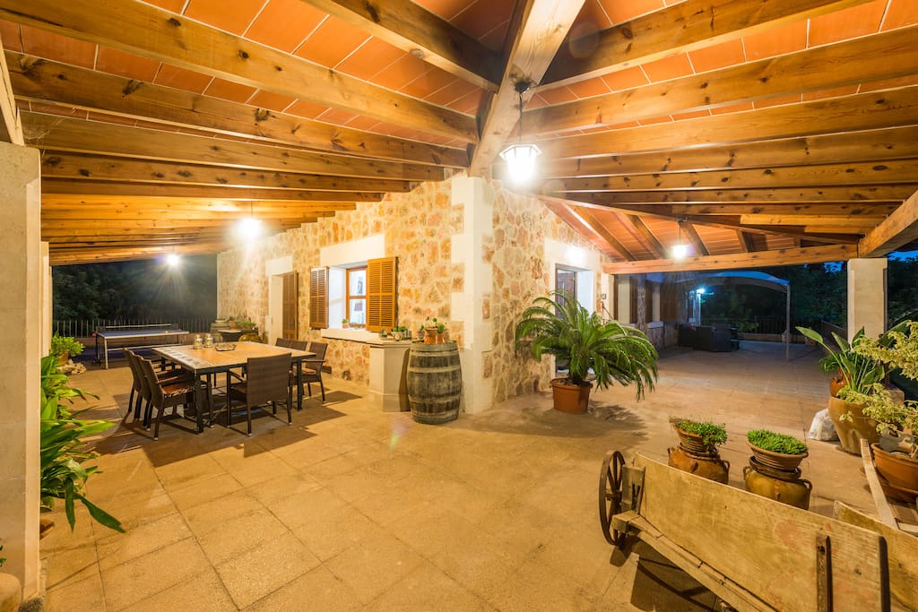 Terraza cubierta lado cocina y entrada casa