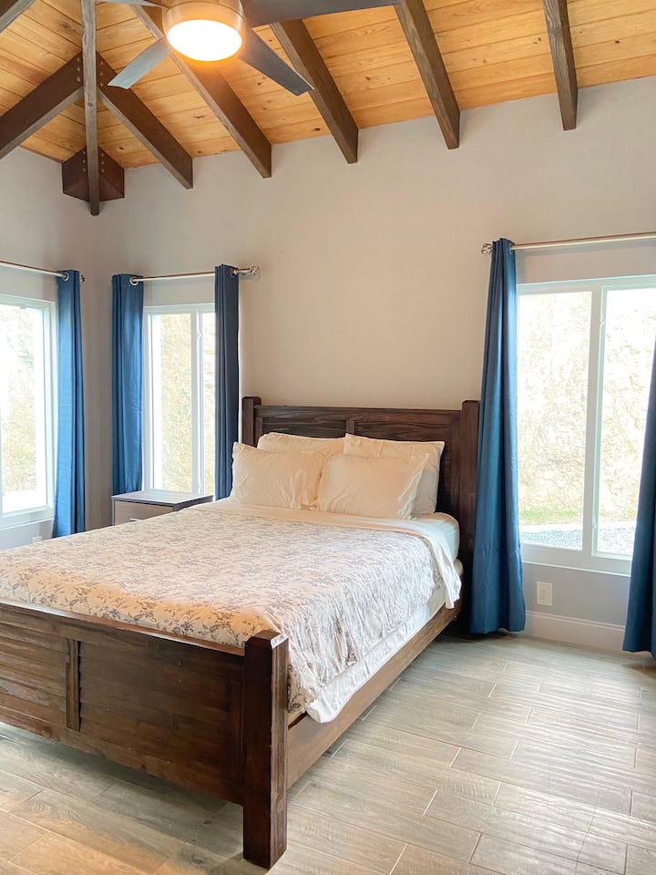 Спална соба 1 - брачен кревет (широк 150 - 179 см)