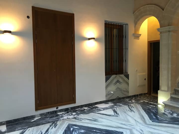 Iko kwenye ghorofa ya chini 