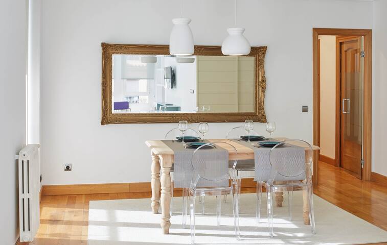 LUXURIOUS and ECLECTIC APARTMENT in Zurriola Beach gallery image 5