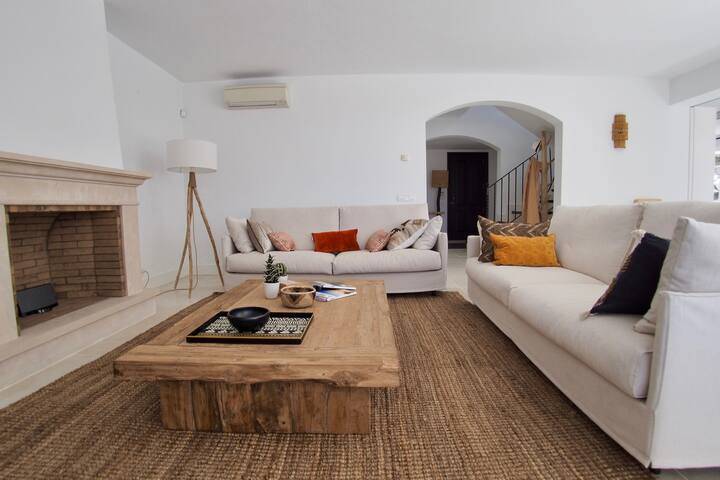 Villa with sea view, private pool & beach close by gallery image 2