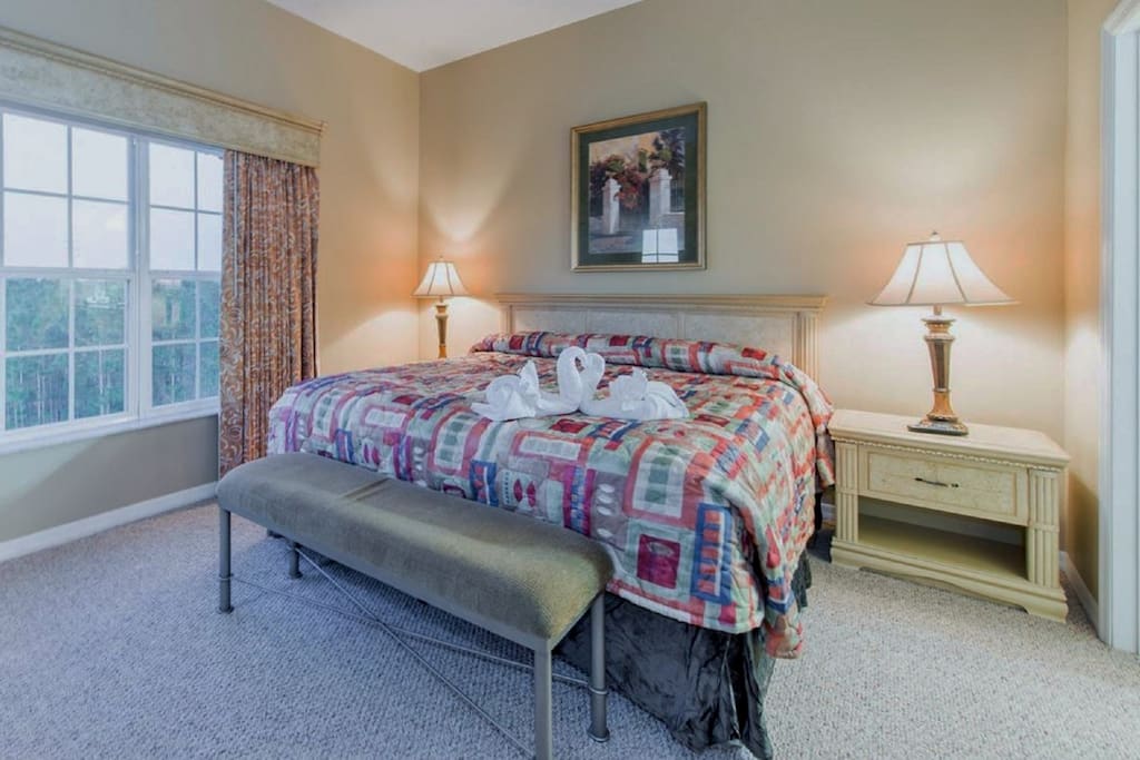 Bedroom 1 - King Bed