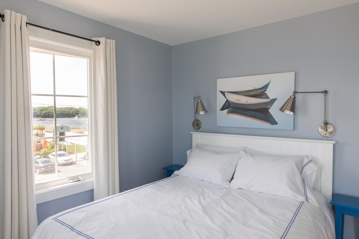 Спалня 1 Куин с изглед към пристанището и изглед към океана!