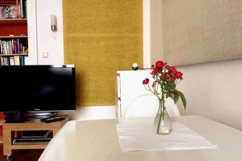 Flatscreen und Kabelfernsehen vorhanden.