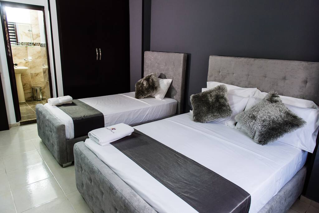 habitación cama doble y cama sencilla