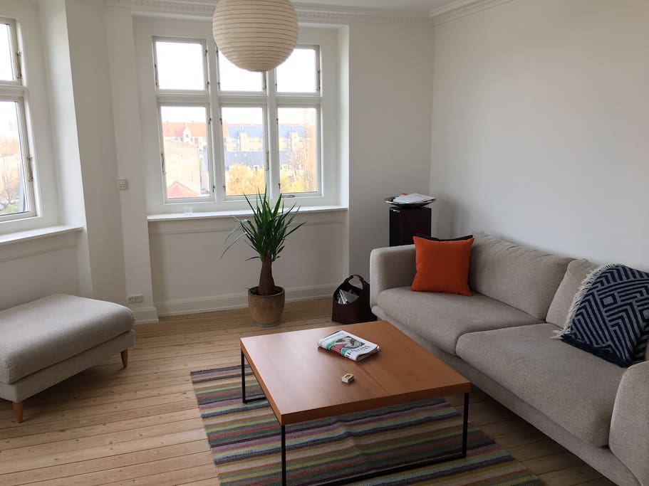 The sea is visible from the living room