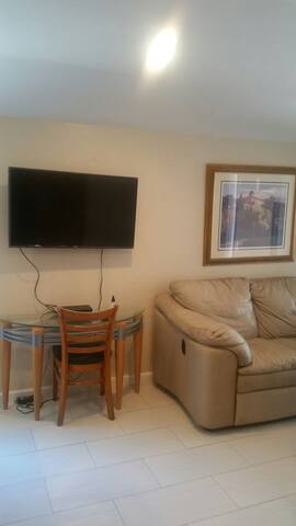 5 BEDROOM 3 FULL BATH ONE FLOOR MODERN COMFORT gallery image 4