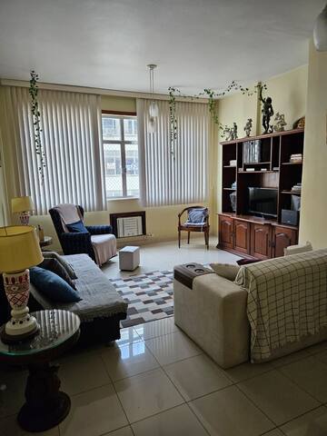 superlocalização na quadra da praia em Copacabana