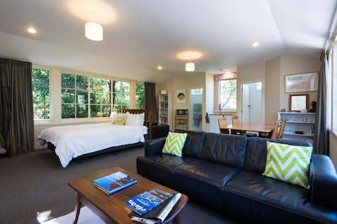 Quiet, private studio in Khandallah