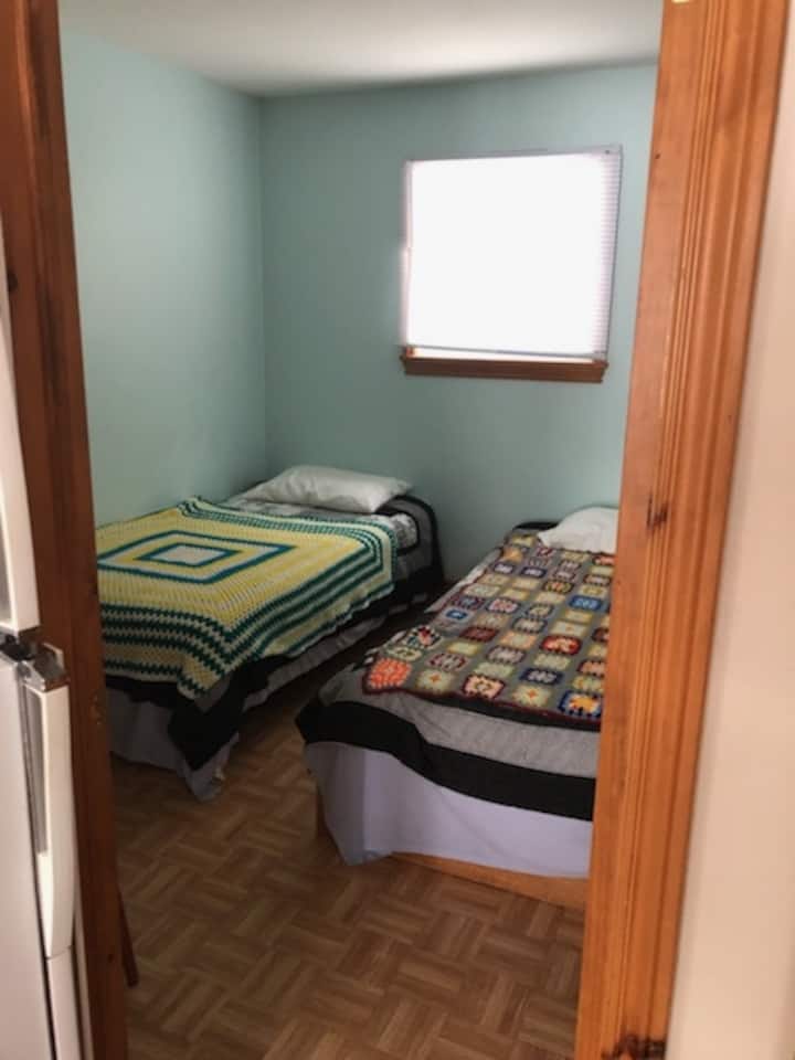 Second bedroom 2 single beds