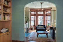 Giant 3 story family house,  15 min to Manhattan