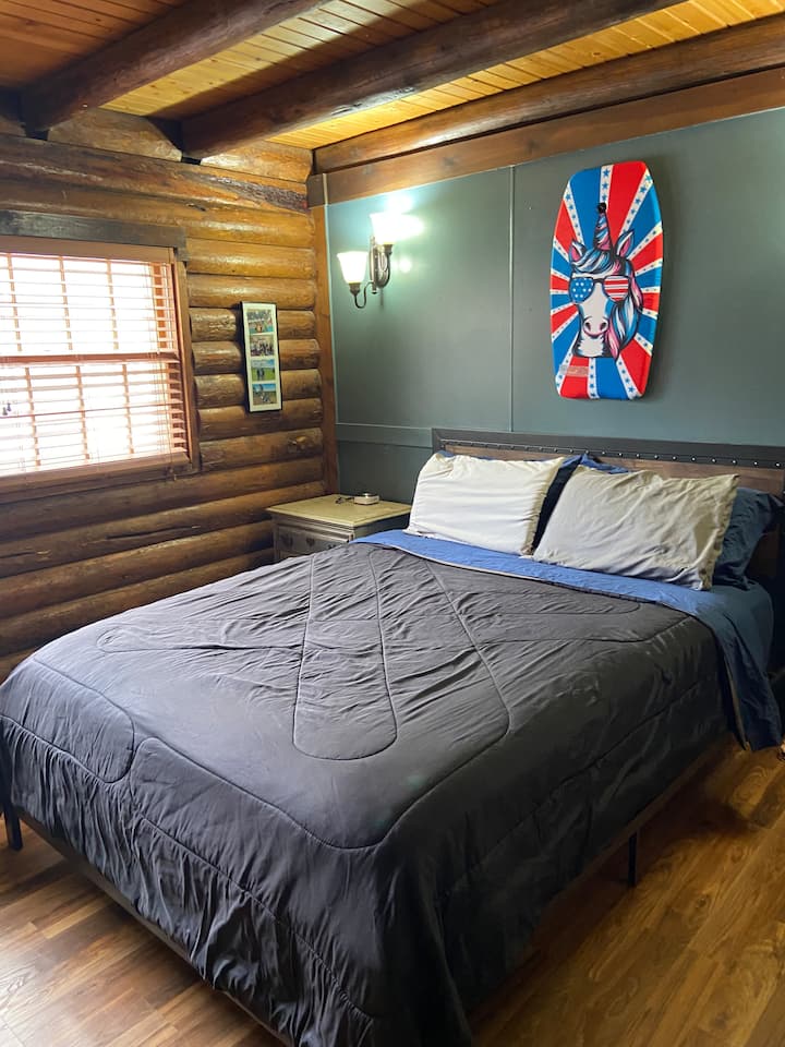 Upstairs queen bedroom 