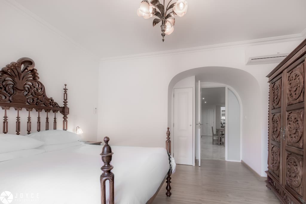 Main bedroom, king size bed