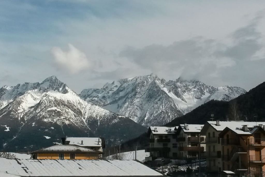 Adamello innevato, vista dal terrazzo