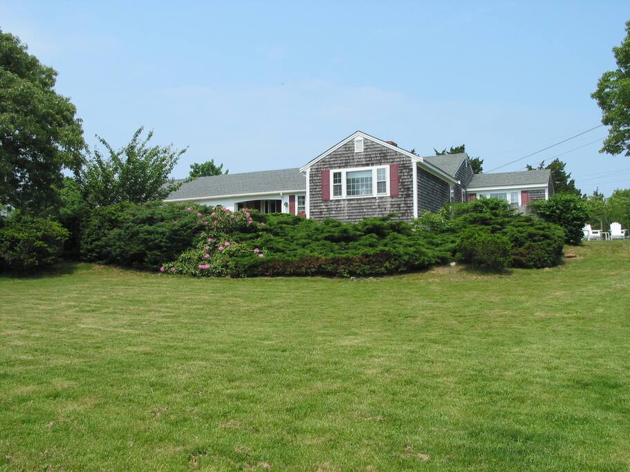 Large Front Yard for outdoor games.