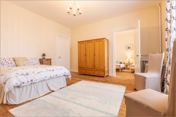 Double bed-spacious room