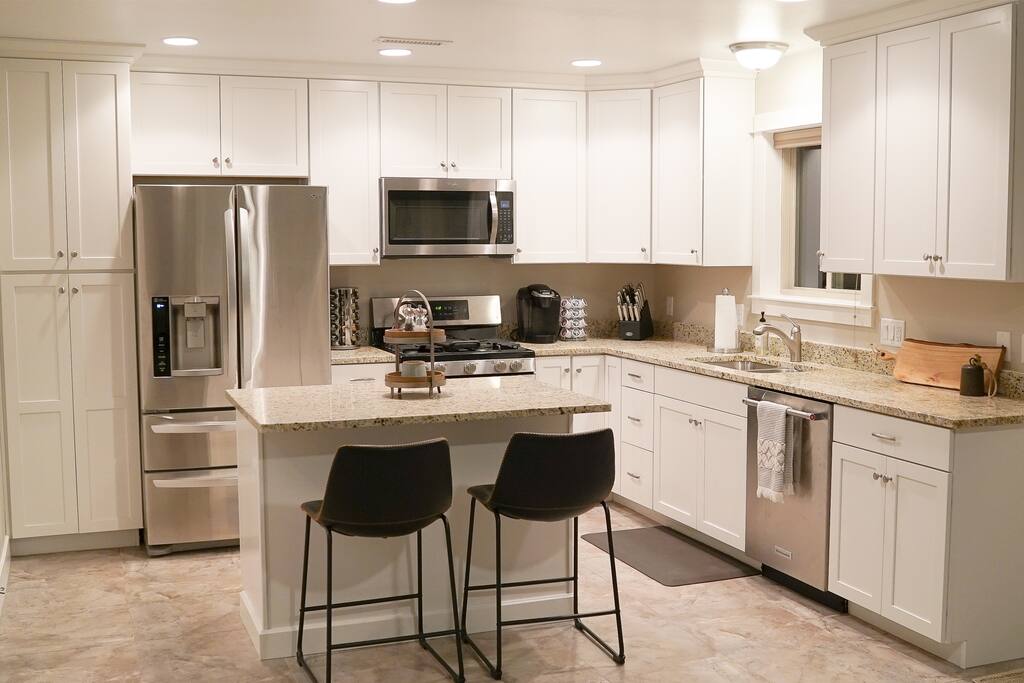Gorgeous Kitchen to make any Chef On The Go Jealous