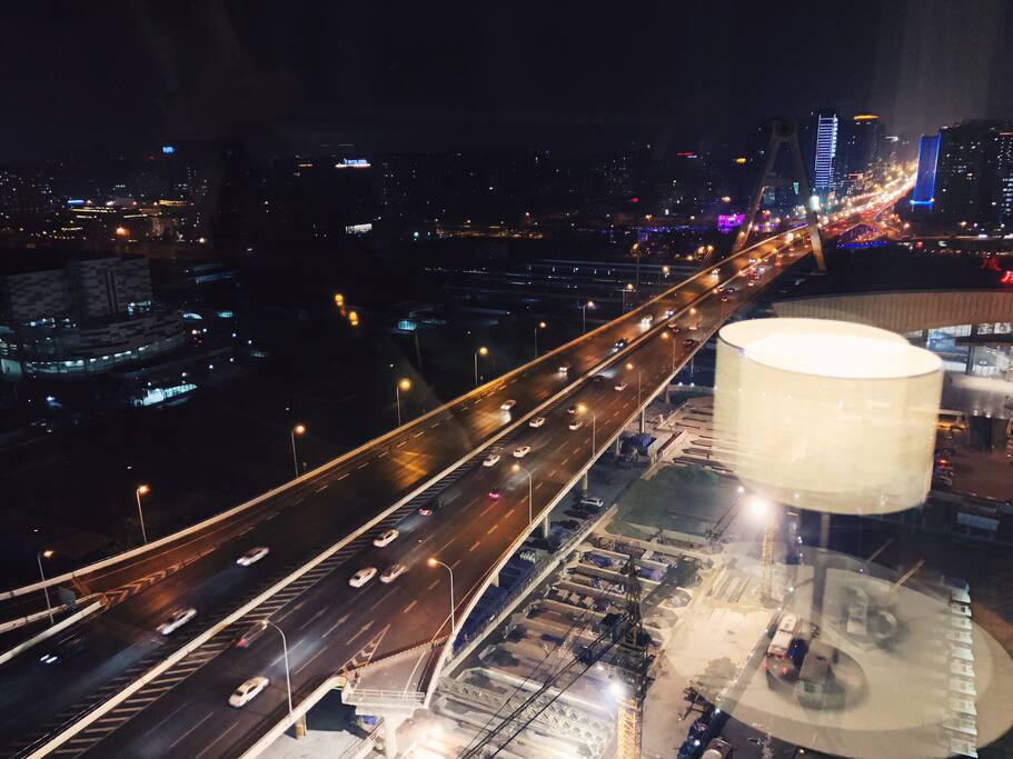 景观房,能俯视城市主干道,视野无敌