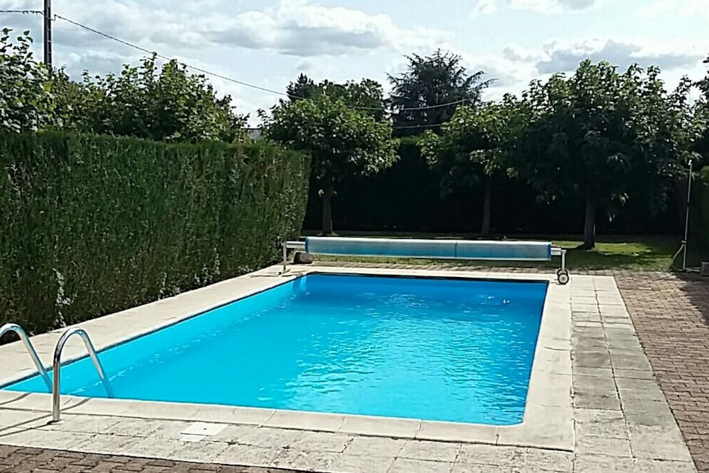 Swimming pool (available May-October)