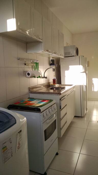 COZINHA COMPLETA E ÁREA SERVIÇO
