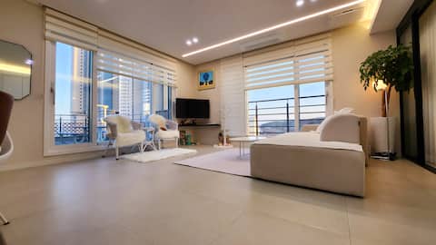 Gazebo Terrace Full Ocean View
Watch 26 pyeong penthouse 
Netflix
Extra elastic consecutive night discount
nearby golf course