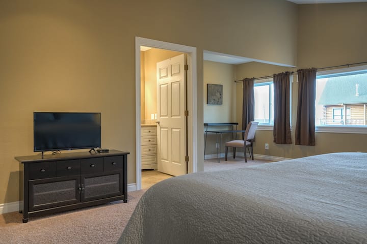 Lower master - TV and view.