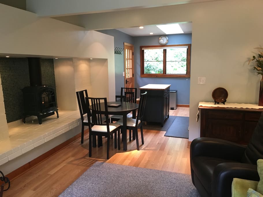dining space, kitchen