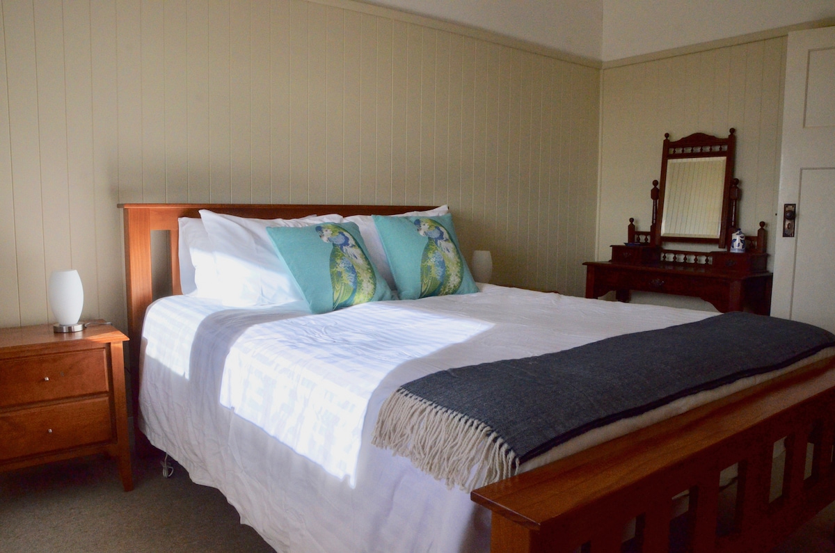 Bedroom 2: The Green Room