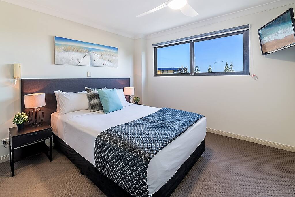 Master bedroom with Queen and new mattress.