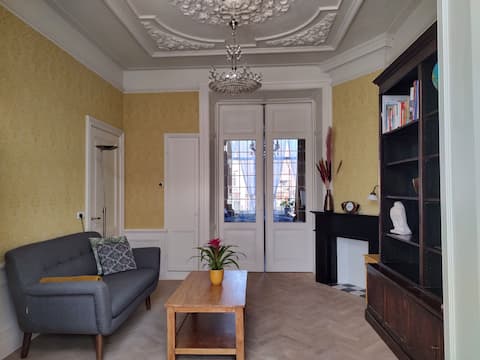 Popular Airbnb listing: Unique apartment in a mansion from 1898. Alkmaar in Centrum