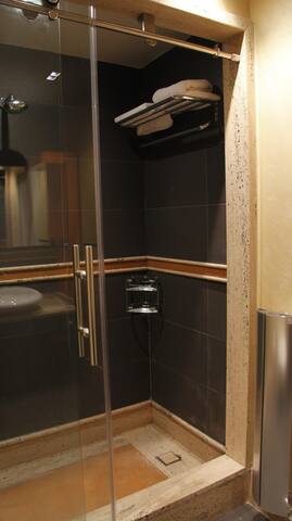 Spacious luxury cozy unit in the heart of Istanbul gallery image 5