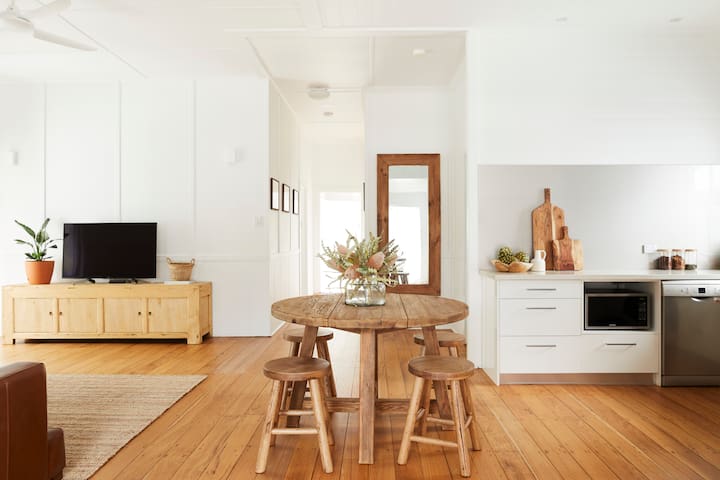 Paradiso Property – Drifters house and studio gallery image 3